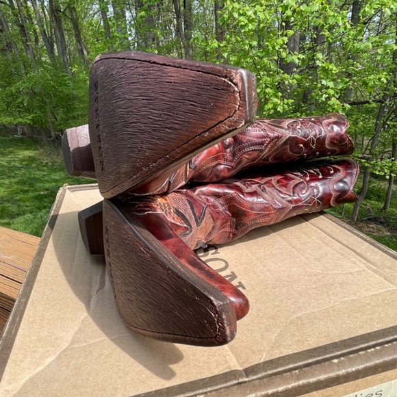 NIB NWOT Stetson Handmade Western Boots (Python with Wing & Cross Overlay) - Picture 10 of 15